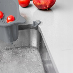 Narożny organizer kuchenny z przyssawką ociekacz i cedzak do zlewu