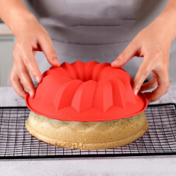 Silicone bundt cake tin for baking 22 cm