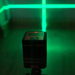Electronic plane laser level green cross-line laser with case