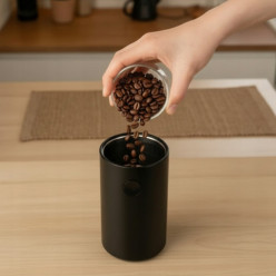 Młynek do mielenia kawy orzechów przypraw elektryczny mocny wydajny grinder