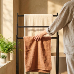 Stojak na ręczniki wieszak podłogowy łazienkowy metalowy 3 ramienny