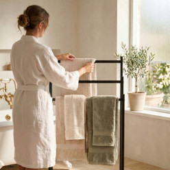 Stojak na ręczniki wieszak podłogowy łazienkowy metalowy 3 ramienny